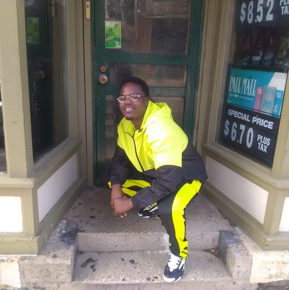 Meet your Posher, Joshua - Picture 1 of 1